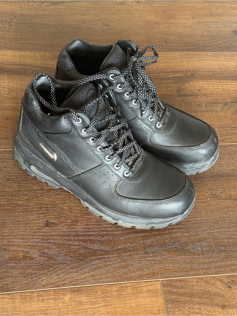 Nike Special Edition GoaDome hikers. Black Leather Men's Rugged Lace-Up Boots